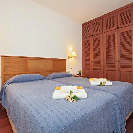 Sleeps 6 Pool Air Con Wifi