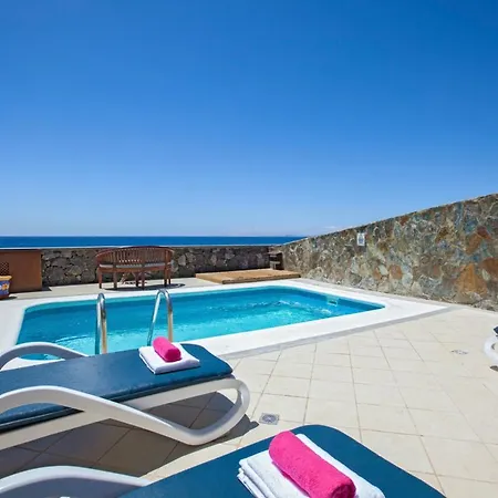 Sleeps 6 Pool Air Con Wifi