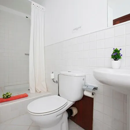 Villa Sleeps 6 Pool Air Con Wifi *